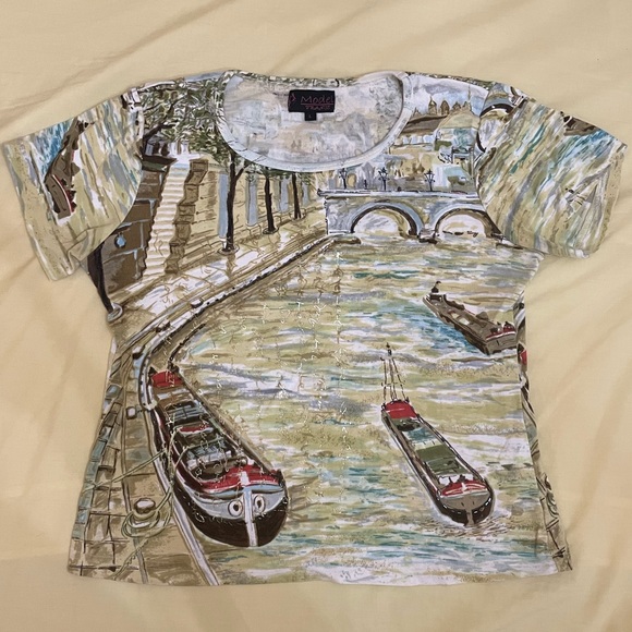 Stunning scenic graphic top - Picture 1 of 4